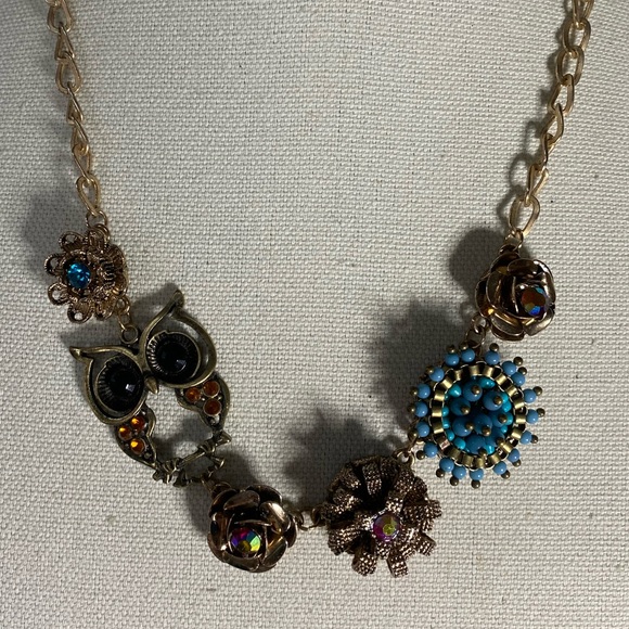 Whimsical flower and owl rhinestone necklace - Picture 4 of 9